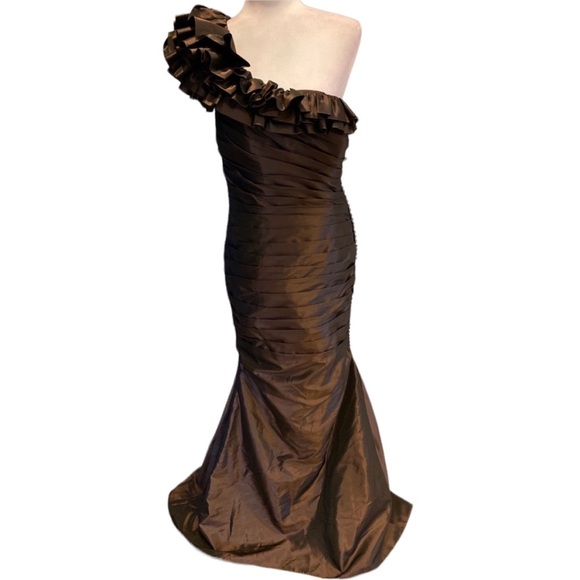 Jovani Dresses & Skirts - Jovani One Shoulder Taffeta Gown